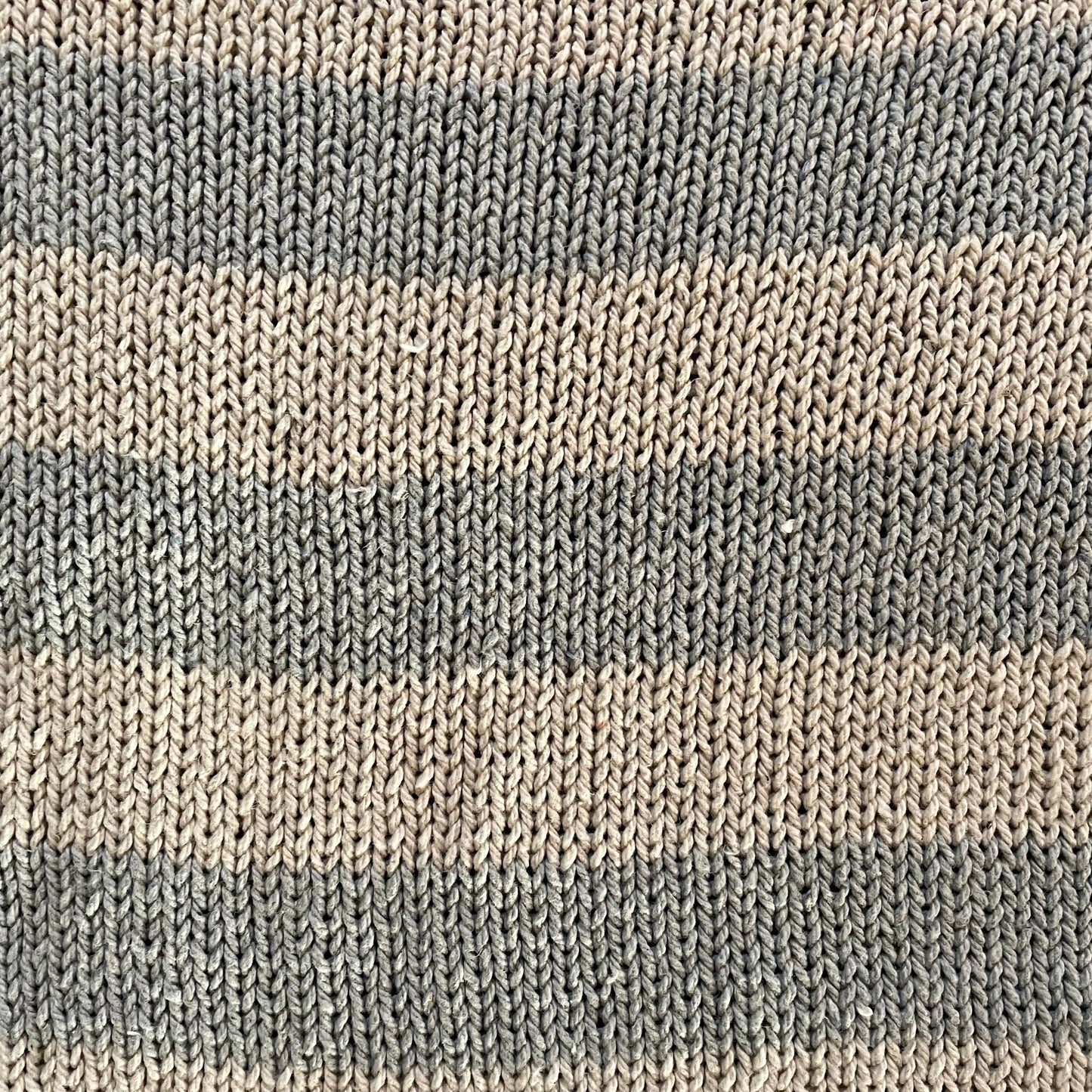 Fledermaus-Pulli aus recycelten Jeans