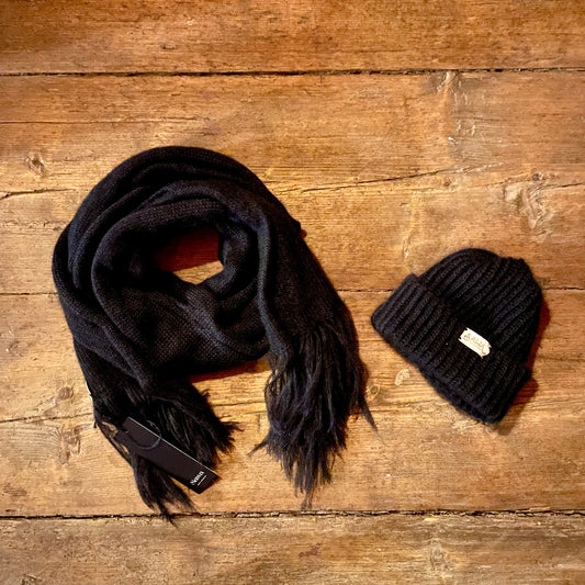 Schal und Haube aus Mohair & Seide im Set
